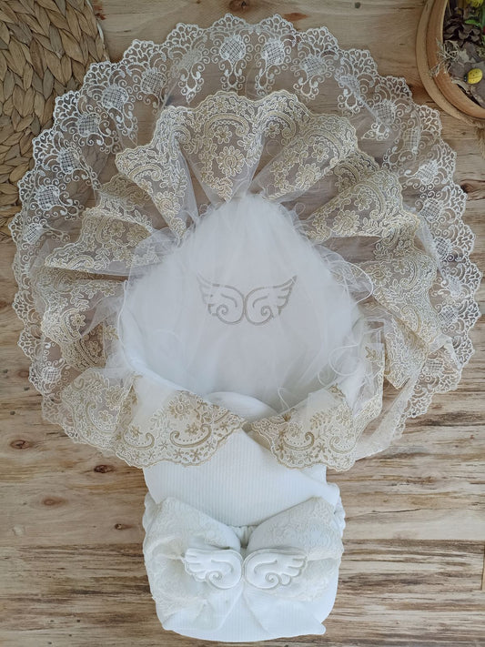 Yenidoğan Sahra Taç Nakışlı Gold Angel Trilüks Kundak Bebek Battaniyesi